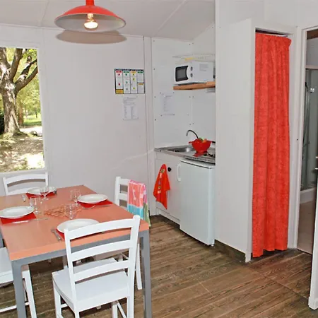 Domaine Du Petit Szálloda